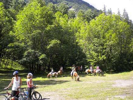 Aire Naturelle du pont des places Huttopia