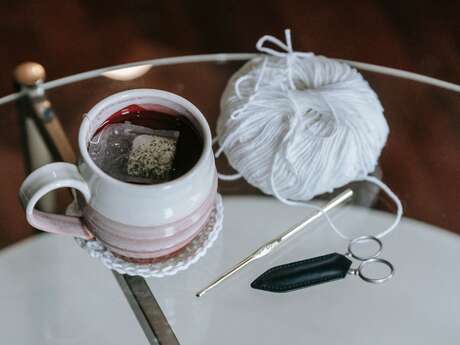 Tricot thé au milieu des volcans