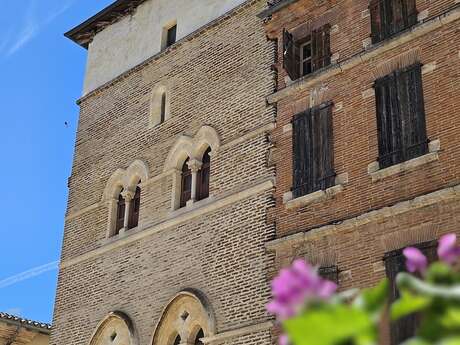 Bulles d'histoires : découvrez la fontaine du Thouron et la tour d'Arles