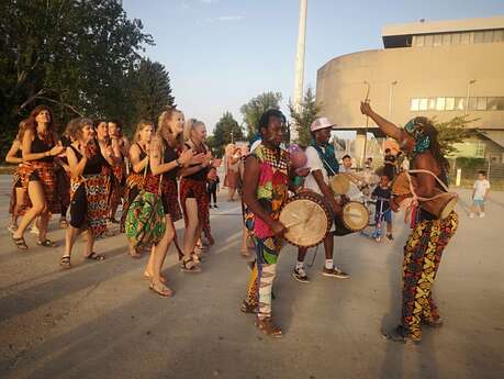 Parade festive dans le cadre du Festival Les Folies'phonies
