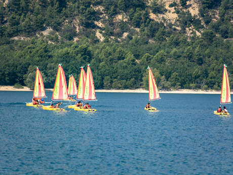 Cours de catamaran, funboat, paddle, planche à voile, wing foil et wing sup