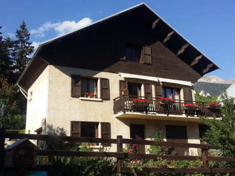 3 PIECES 5 PERSONNES CHEMIN CARINES (MAS)