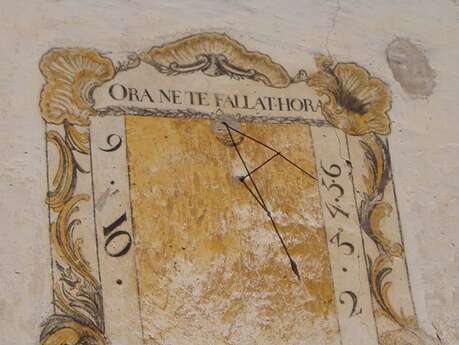 Cadran solaire Maison Bellet "Ora ne te fallat hora"