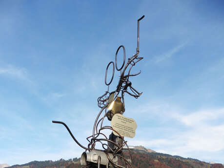 Art vache : sculpture "La Vache Tour de France"