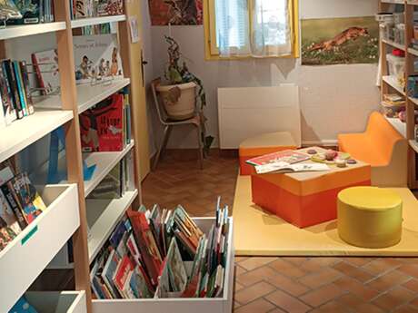 Médiathèque d'Isola village