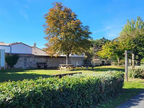 Aire de pique-nique vers le centre bourg