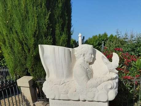 Stèle en hommage aux victimes des combats en Afrique du Nord