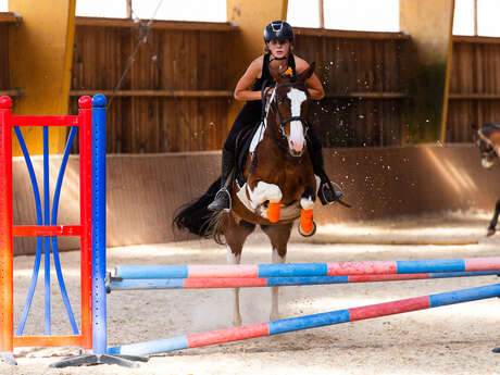 Concours officiel CSO au centre équestre la Fenière aux Mées