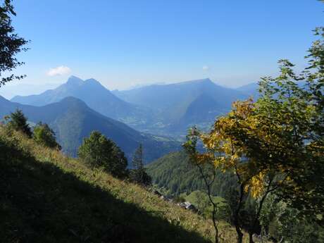 Tour du lac d'Annecy.GR®P. Refuge du  Semnoz - Doussard (460 m). Etape 02