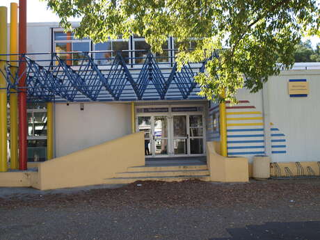 Médiathèque André Roussin (CEC)