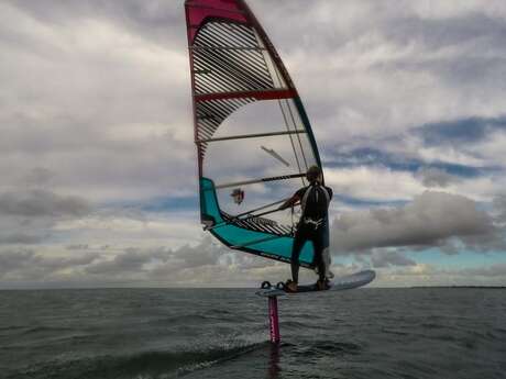 Windsurfing, dinghy or catamaran course and free sailing by "Centre Nautique Couardais du Goisil"