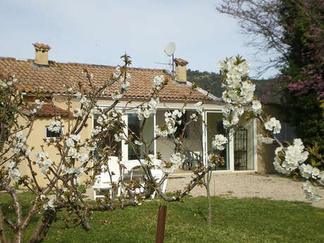 Gîte Jolie maison avec terrasse