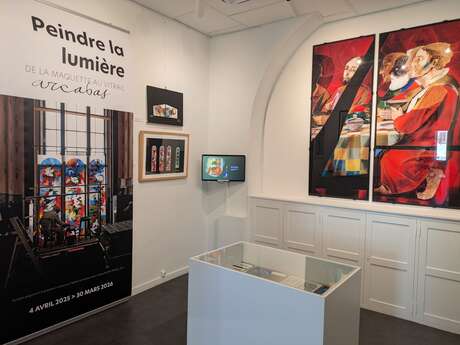 Visite flash de l'exposition temporaire Peindre la lumière, l'œuvre vitrail d'Arcabas