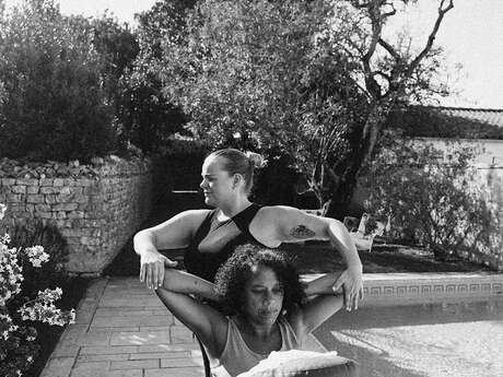 Augenbrauenlifting und Wimpernverlängerung zu Hause