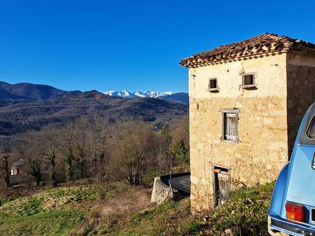 Chemin des Bonshommes Pays d'Olmes au Comté de Foix en 2CV