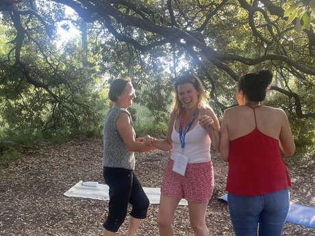 Séance hebdo de yoga du rire