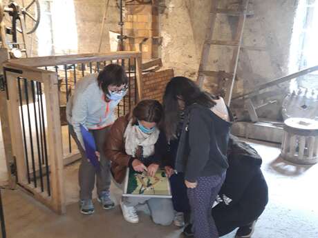 Parcours d'énigmes : jeu d'exploration dans le moulin !