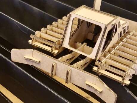 Atelier "Mini-dameuse en carton"