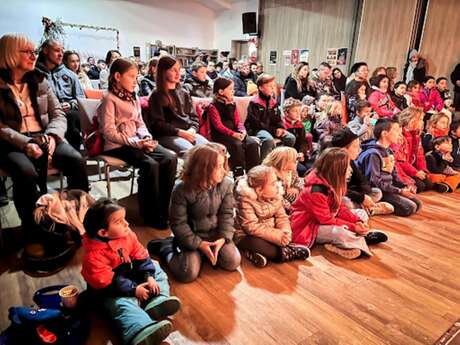 Spectacle pour les enfants en intérieur Spectacle pour les enfants en intérieur