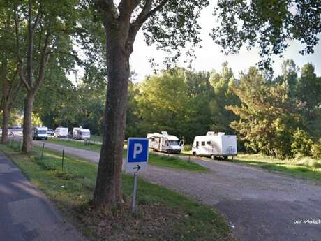 Aire de camping-car à Caylus