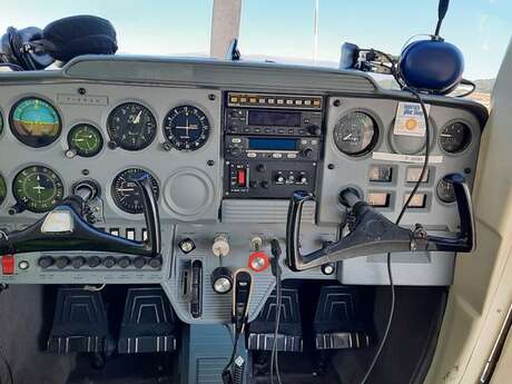 Vol d’initiation - Aéroclub Amicale des Aviateurs Varois
