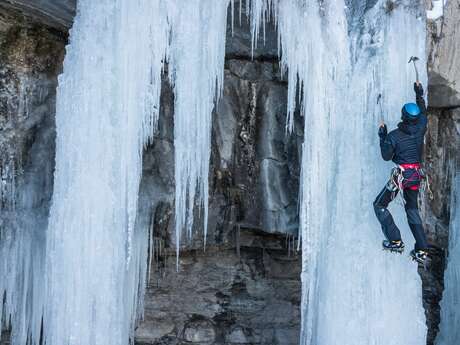 Ice climbing with Eric Fossard - Mountain Guide