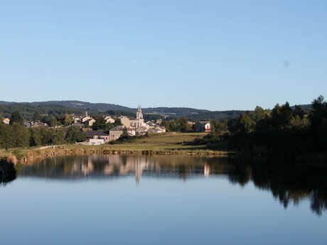 Plan d'Eau de Bathelane espace municipal géré par la société de pêche de Tence