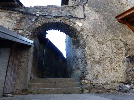 Saint-Clément-sur-Durance, un village fortifié