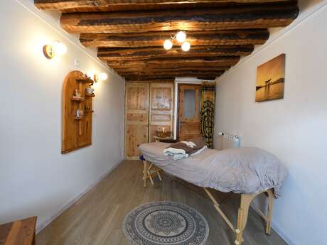 Magnetism, foot reflexology, harmonization and alchemy of all energies