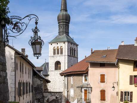 L'Eglise Saint-Jean-Baptiste et son clocher à bulbe
