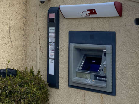 Automatischer Bankautomat (Port Grimaud-Avenue de la mer)