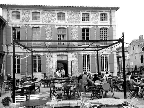 Maison Mistral, Bistrot les Pieds dans l'eau