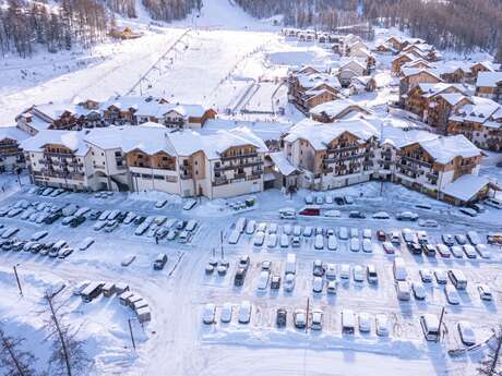 Terre Rouge - Les Orres 1800 car park