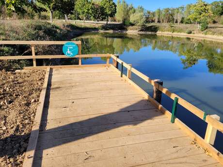 Ponton de pêche à Bioule