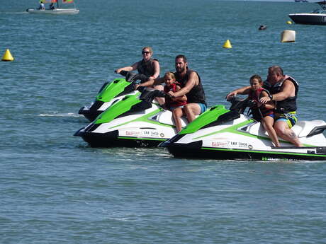 Balade accompagnée et location de jet ski par Ré Glisse