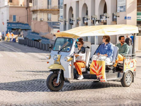 Balade en tuk tuk autour du Palais Longchamp.