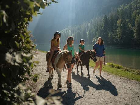 Balade à poney au Lac de Montriond