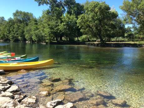 Canoe down the river Sorgue with Canoë Evasion Canoe down the river Sorgue with Canoë Evasion