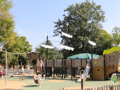 Marine garden playground