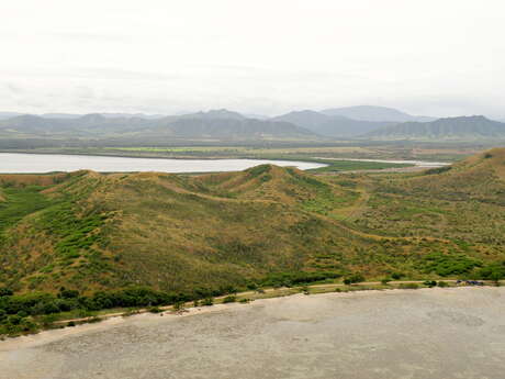 Plage de Ouano (à l'Ouest de presq. Î. Ouano)