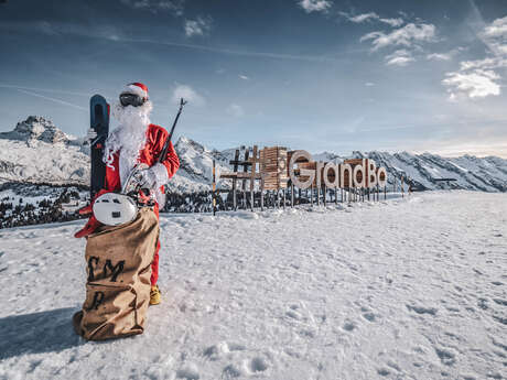 Santa Claus' selfie on the slopes