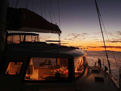 Catamaran sunset cruise - Abaca Croisières