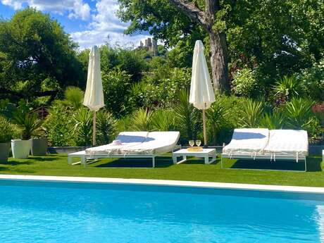 Mme MARRIE France- Maison 3 chambres avec piscine avec vue sur le château