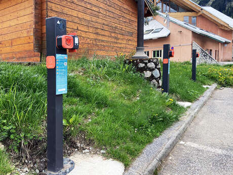 Electric vehicle charging station