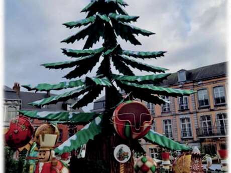 Les Noëls insolites : le manège "sapin enchanté"