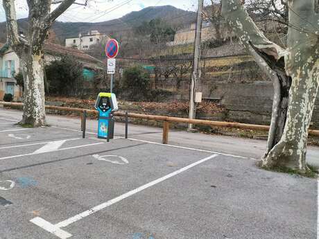 Borne de recharge pour véhicules électriques