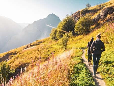 Oxygen Experience - Hike down through Les Perrons
