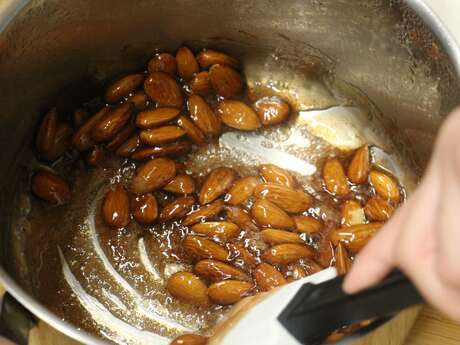 Workshop Making almond confectionery