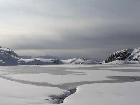 Snowshoeing in a Glacier cirque with Les Sentiers de Babeth