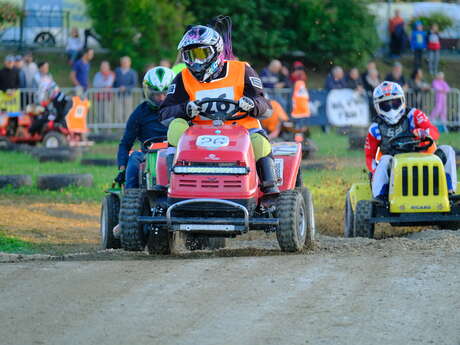 Course de tracteurs tondeuses semi-nocturne